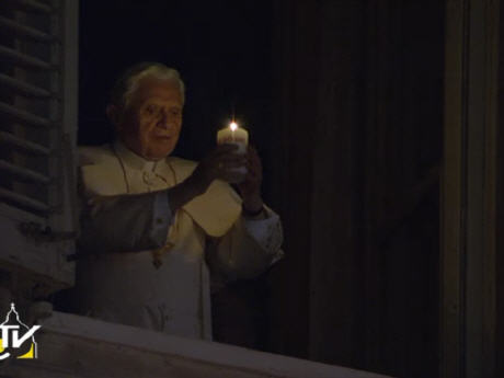Noël 2012: quand Benoît XVI allumait la « lumière de la paix »