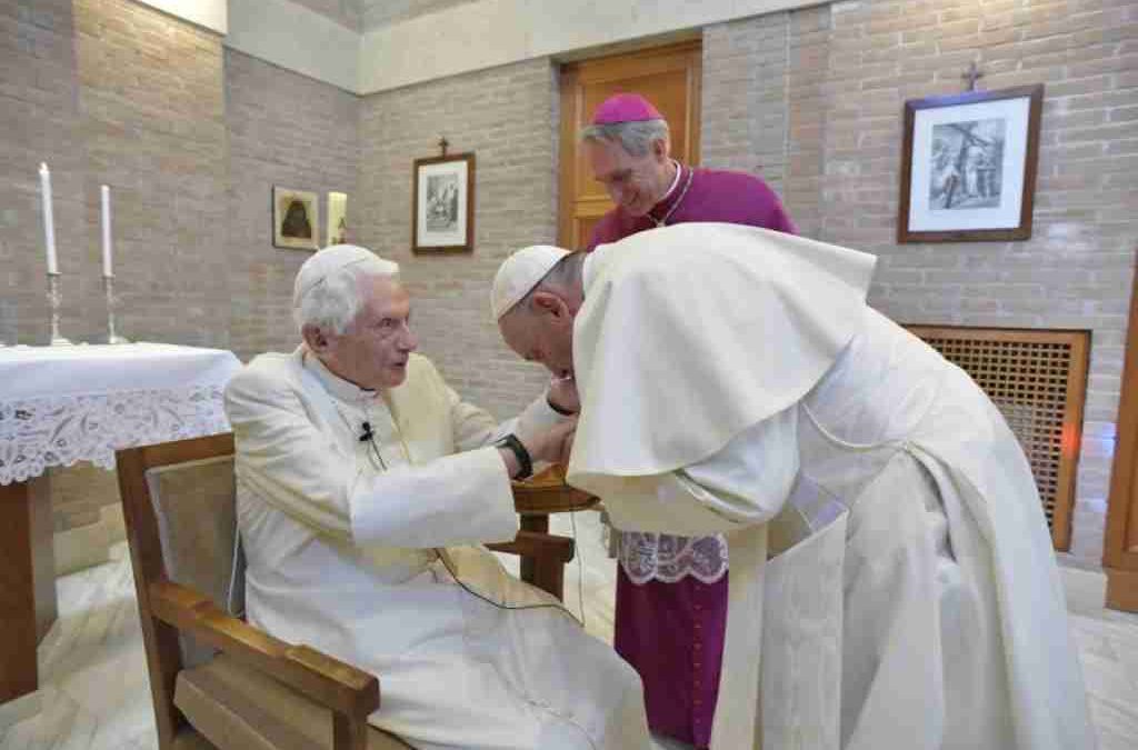 Attaques contre Benoît XVI: c’est son œuvre théologique qui leur fait peur et qu’ils veulent discréditer