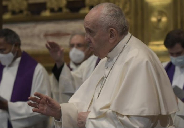 Liturgie: quand le Pape donne lui-même le mauvais exemple