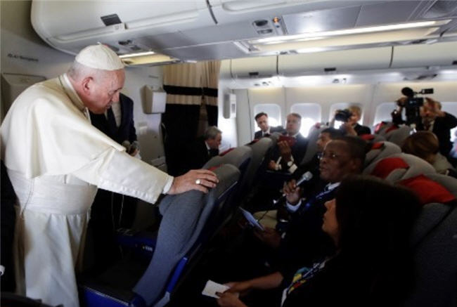 Les propos du Pape dans l’avion (aller et retour d’Afrique)