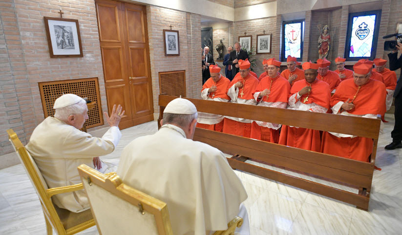 Les nouveaux cardinaux chez Benoît XVI: message de Mgr Vigano