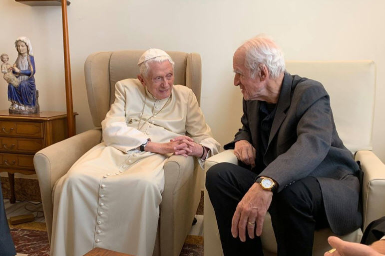 Les lauréats du Prix Ratzinger 2019 chez Benoît XVI