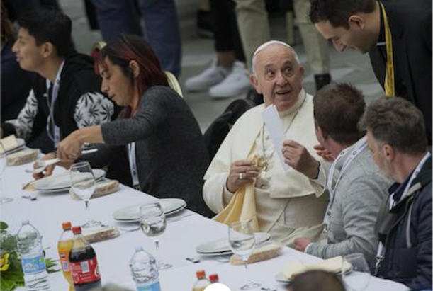 Le repas sans porc du Pape avec les pauvres