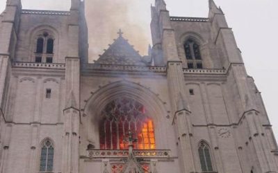 Incendie de la cathédrale de Nantes. Ce sont les italiens (catholiques) qui en parlent le mieux