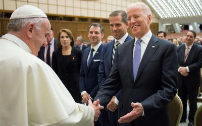 Le Pape François, Biden, et les catholiques post-institutionnels