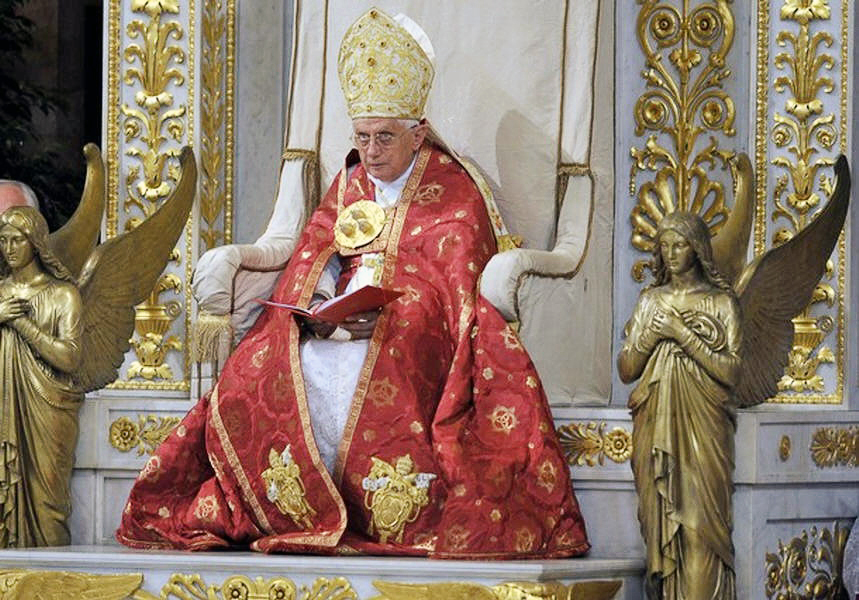 La damnatio memoriae de Benoît XVI continue