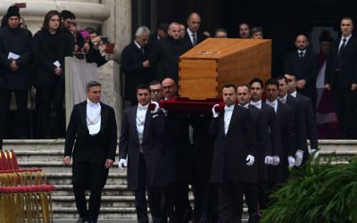 Revivre les funérailles de Benoît XVI