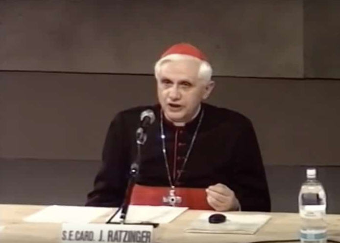 Le meeting de Rimini rend hommage à Benoît XVI