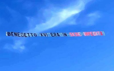 Ecrit dans le ciel: Benoît XVI était en « siège empêché »
