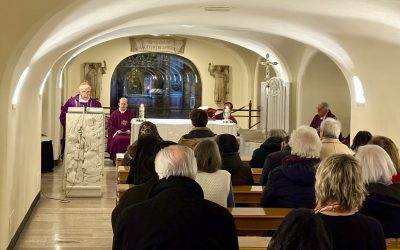 Une messe en mémoire de Benoît XVI. Et une belle homélie