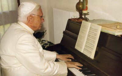 Monseigneur, laissez Benoît XVI tranquille (et l&rsquo;histoire d&rsquo;un cliché)