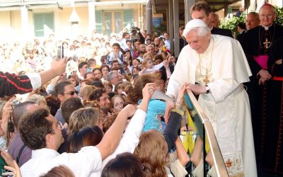 Une photo-souvenir de Benoît XVI (et une petite piqûre de rappel)